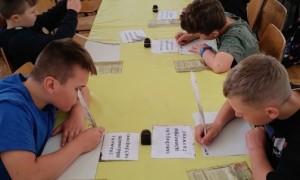 Uczniowie klas 4 podczas wycieczki do Tyńca na warsztaty oraz do Manufaktury Krakowskiej Czekolady w Krakowie.