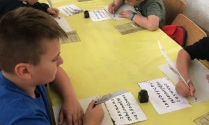 Uczniowie klas 4 podczas wycieczki do Tyńca na warsztaty oraz do Manufaktury Krakowskiej Czekolady w Krakowie.
